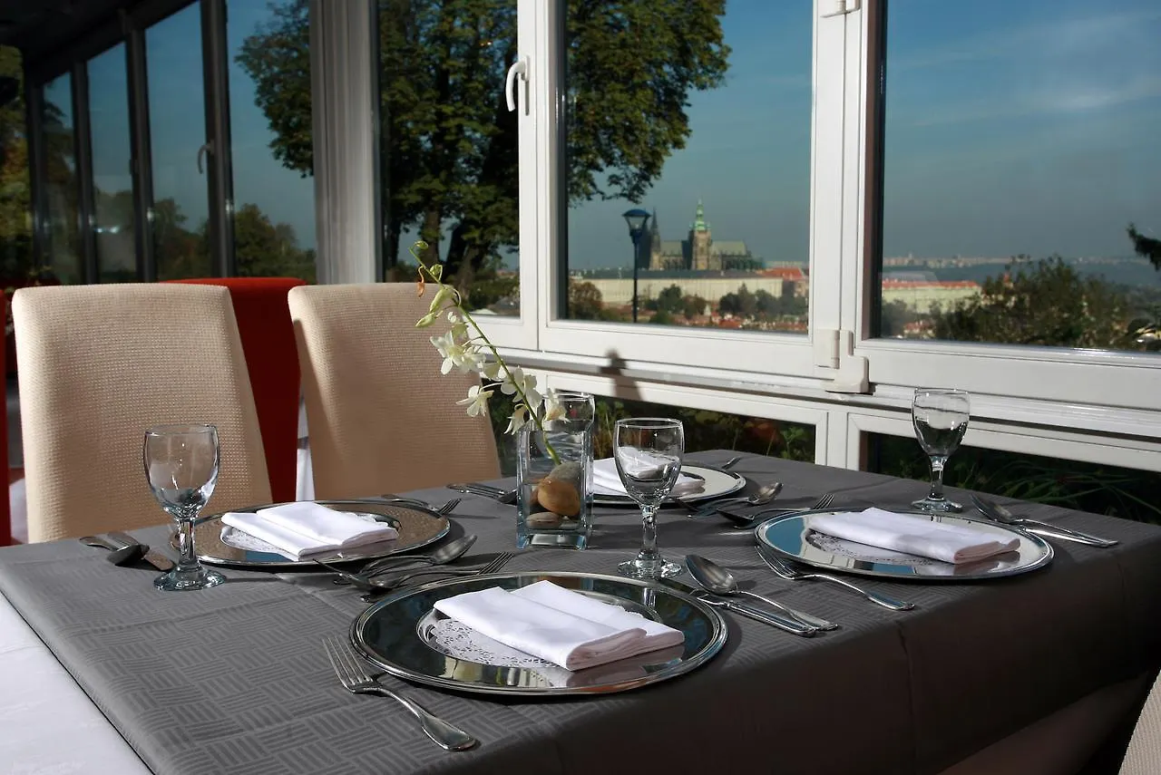 Nebozizek Hotel A Restaurant Praga República Checa