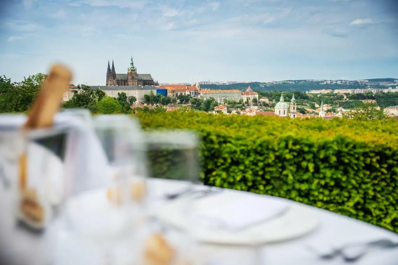 Apartamento Nebozizek Hotel A Restaurant Praga República Checa