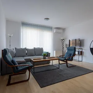Apartmán 2, Praha