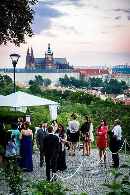 Nebozizek Hotel A Restaurant Prag Daire